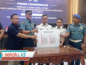 Curi Uang di Pesawat, Dua WNA Asal China Diamankan di Bandara Juanda Surabaya