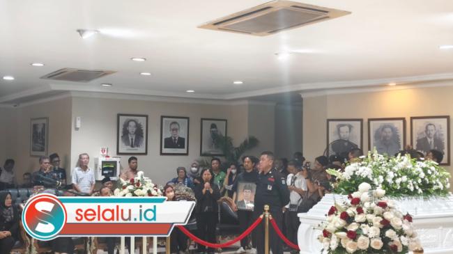 Tangis Haru Lepas Kepergian Adi Sutarwijono di Gedung DPRD Surabaya