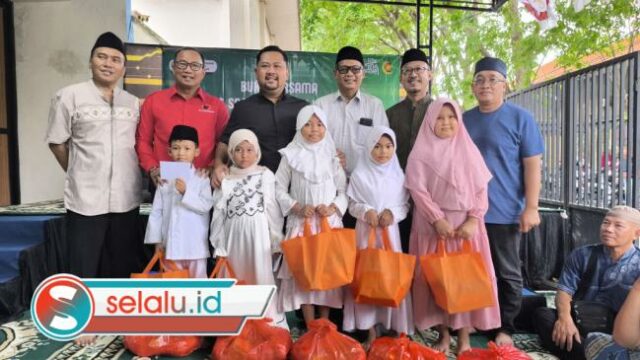 Gandeng Bupati dan Baznas, PWI Gresik Gelar Buka Bersama, Santuni Puluhan Yatim Piatu