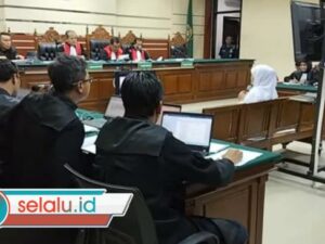 Khofifah di Sidang Korupsi Dana Hibah Jatim: Sampaikan Maaf dan Tegaskan Kooperatif
