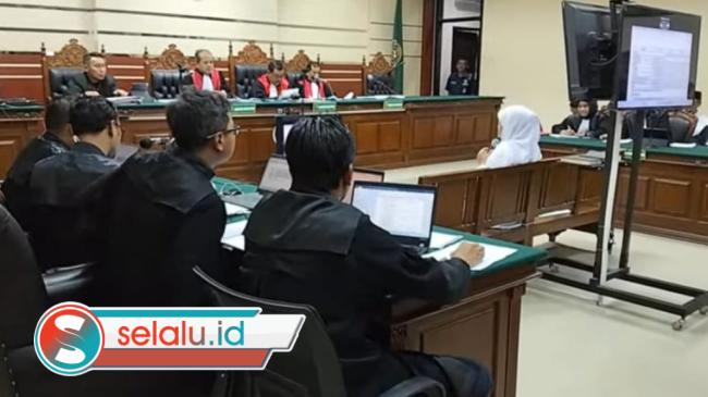 Khofifah di Sidang Korupsi Dana Hibah Jatim: Sampaikan Maaf dan Tegaskan Kooperatif