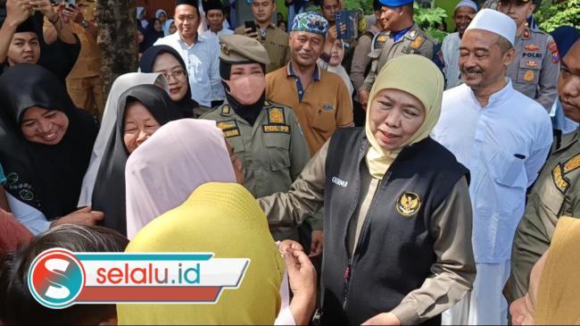 Gubernur Khofifah Tinjau Bencana Probolinggo, Bawa Tim Khusus hingga Bagikan Sembako