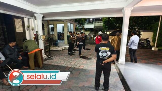 Kabar Berpulangnya Adi Sutarwijono buat Gelombang Pentakziyah Padati Rumah Dinas