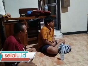 Kepergok Curi Kotak Amal, Dua Pemuda asal Surabaya Dimassa di Mojokerto