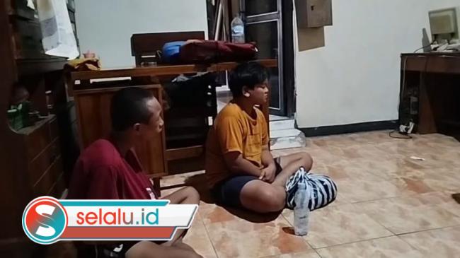 Kepergok Curi Kotak Amal, Dua Pemuda asal Surabaya Dimassa di Mojokerto