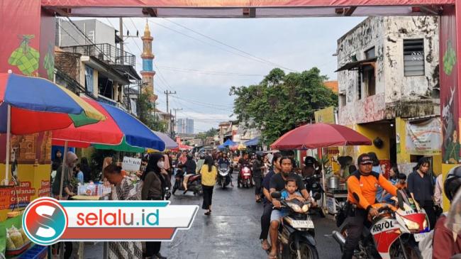 Kampung Ramadan Gebang Putih Surabaya Diserbu, UMKM Raup Omzet Signifikan