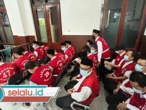 Potret 25 Terdakwa Kasus Pesta Gay Surabaya saat Jalani Sidang Perdana
