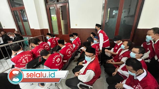 Potret 25 Terdakwa Kasus Pesta Gay Surabaya saat Jalani Sidang Perdana