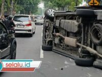Kecelakaan Beruntun Libatkan 6 Mobil Terjadi di Raya Darmo Surabaya