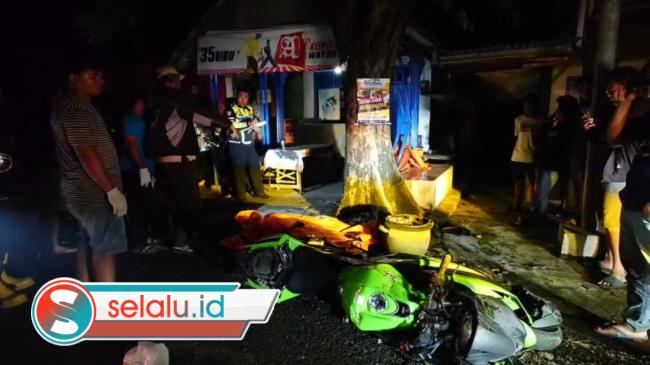 Motor Ninja Tabrak Pohon di Mojosari Mojokerto, Dua Orang Tewas