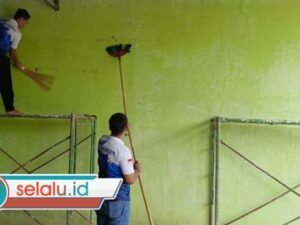 Potret Warga Binaan Lapas Mojokerto Bersih-bersih Masjid Sambut Ramadan