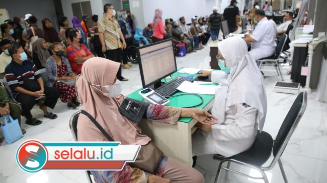 Wali Kota Eri Minta Warga Mampu Tak Gunakan UHC di Tengah Keluhan Penonaktifan PBI JK