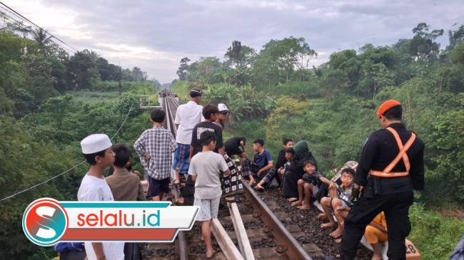 Jangan Ngabuburit di Jalur Rel Kereta Api, Kalau Tidak Mau Dipenjara 