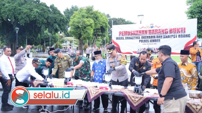 Polres Jember Musnahkan Narkotika, Miras hingga Knalpot Brong