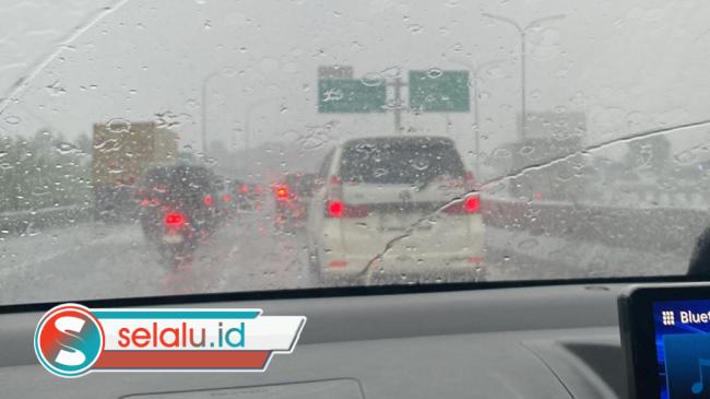 Prakiraan Cuaca Jawa Timur Hari Ini: Waspada Hujan Lebat dan Petir Dari Sore hingga Malam