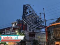 Reklame Patah di Surabaya Itu Milik Anda Advertising, Jubir: Insya Allah Sesuai Konstruksi!