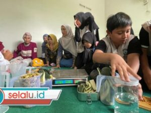 Ecoton Digandeng SD Muhammadiyah 3 Ikrom Gelar Ramadhan Ramah Lingkungan