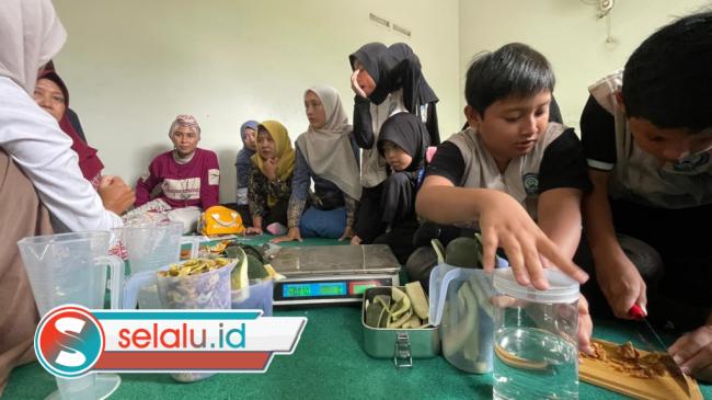 Ecoton Digandeng SD Muhammadiyah 3 Ikrom Gelar Ramadhan Ramah Lingkungan