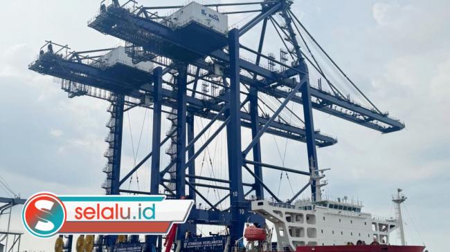 Tingkatkan Layanan Terminal Peti Kemas, Pelindo Datangkan Alat Bongkar Muat Baru