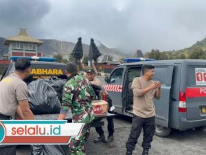 Potret Bersih-bersih Sampah di Kawasan Wisata Bromo Jelang Liburan dan Ramadan