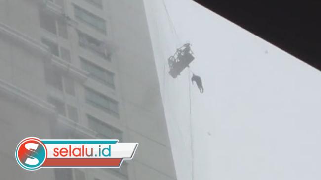 Pekerja Terjebak di Gondola Apartemen Ascot Surabaya: Satu Meninggal, 1 Selamat