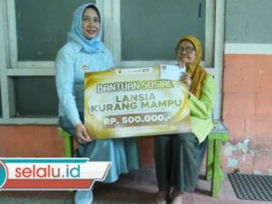 Pemkot Mojokerto Bersama Pos Indonesia Salurkan Bansos Bagi 1.077 Lansia Kurang Mampu