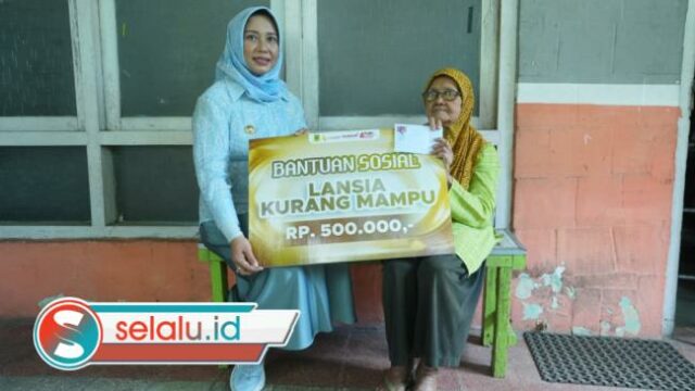Pemkot Mojokerto Bersama Pos Indonesia Salurkan Bansos Bagi 1.077 Lansia Kurang Mampu