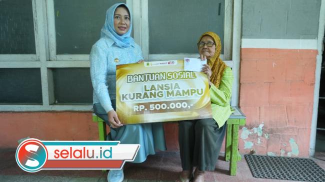 Pemkot Mojokerto Bersama Pos Indonesia Salurkan Bansos Bagi 1.077 Lansia Kurang Mampu