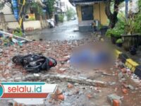 Tertimpa Tembok Ruko, Pemotor Wanita di Surabaya Tewas